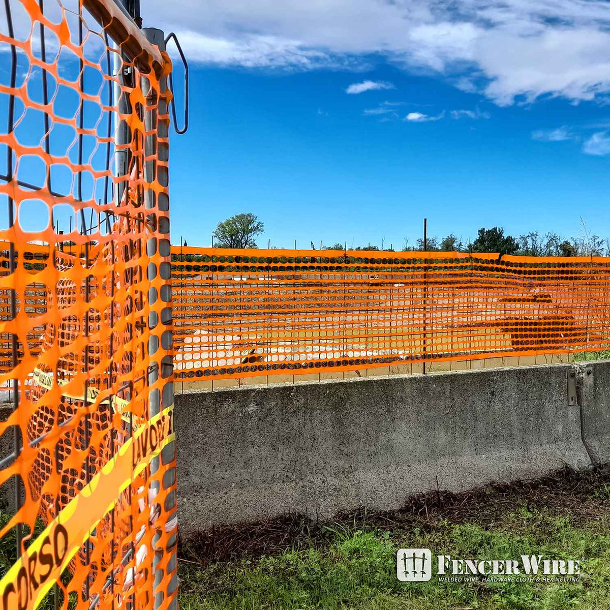 4 ft. x 100 ft. Outdoor Snow Fence, Temporary Garden Netting for Poultry, Rabbits, Chicken & Dogs, Opening Mesh Size 1.6" x 1.6" (Orange)